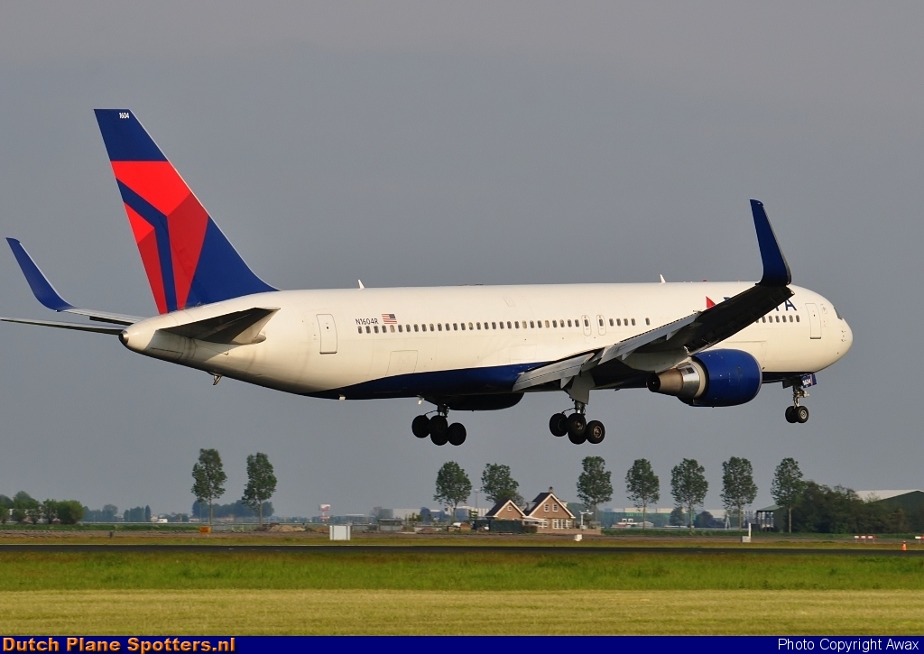 N1604R Boeing 767-300 Delta Airlines by Awax