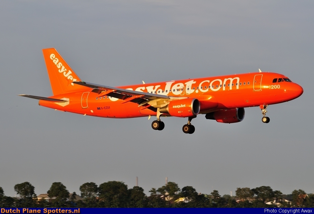 G-EZUI Airbus A320 easyJet by Awax