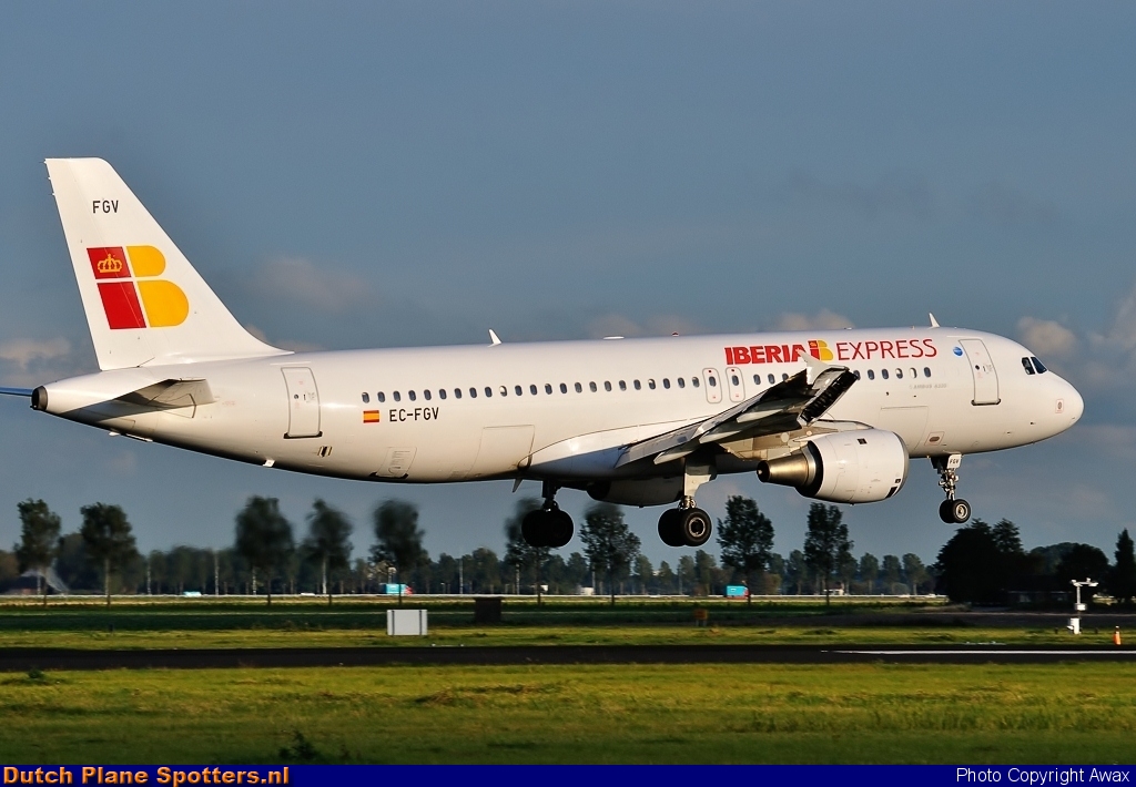 EC-FGV Airbus A320 Iberia Express by Awax
