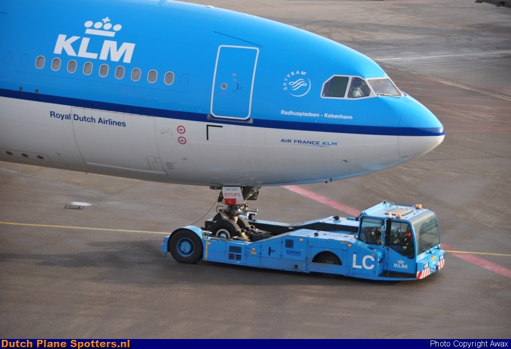 PH-AOK Airbus A330-200 KLM Royal Dutch Airlines by Awax