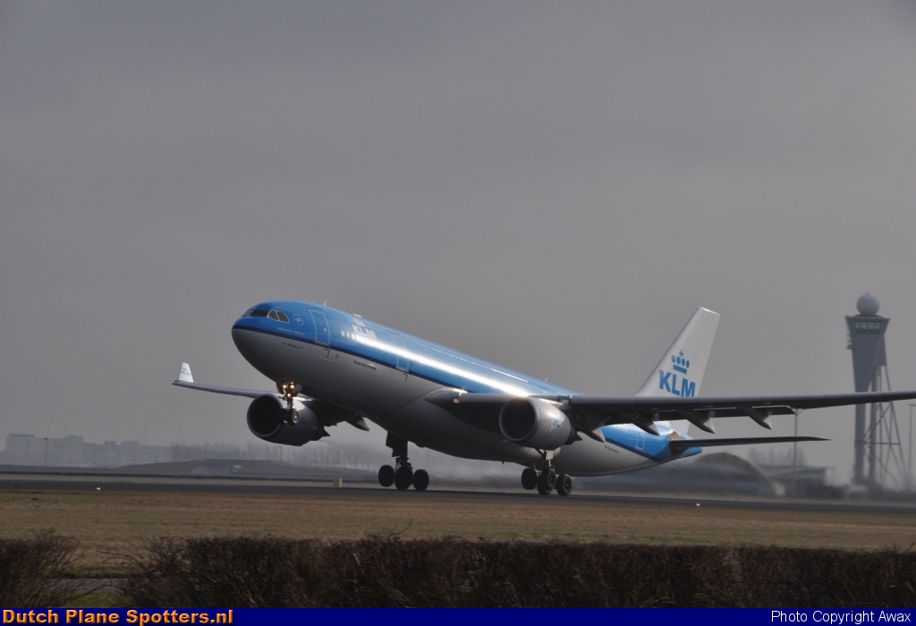 PH-AOK Airbus A330-200 KLM Royal Dutch Airlines by Awax