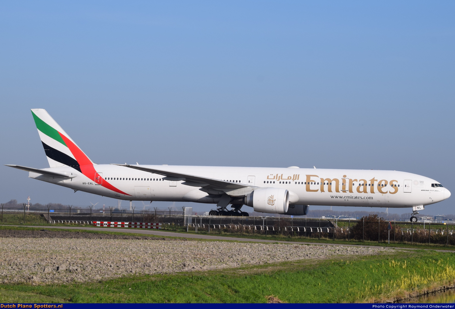 A6-ENL Boeing 777-300 Emirates by Raymond Onderwater