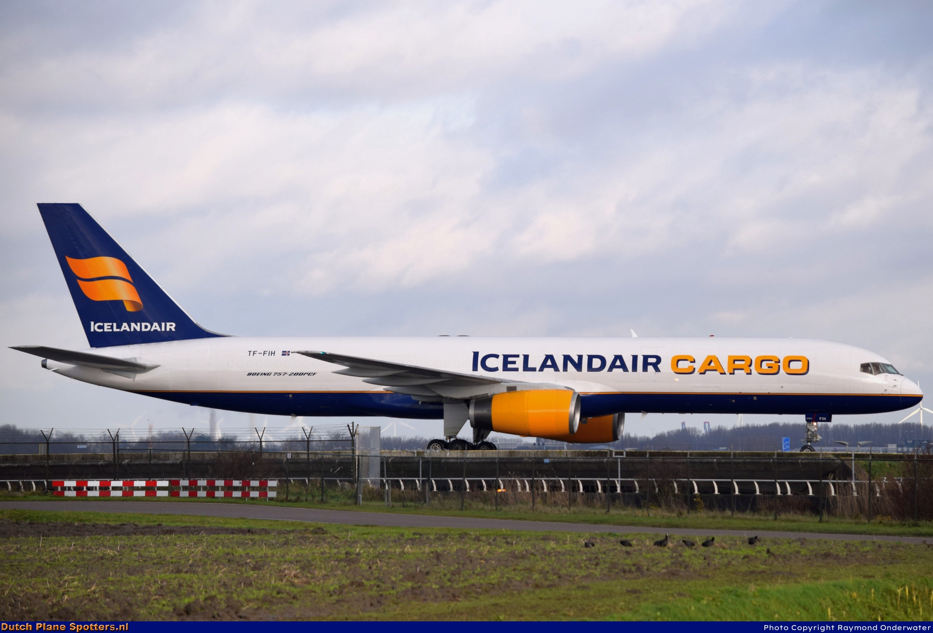 TF-FIH Boeing 757-200 Icelandair Cargo by Raymond Onderwater