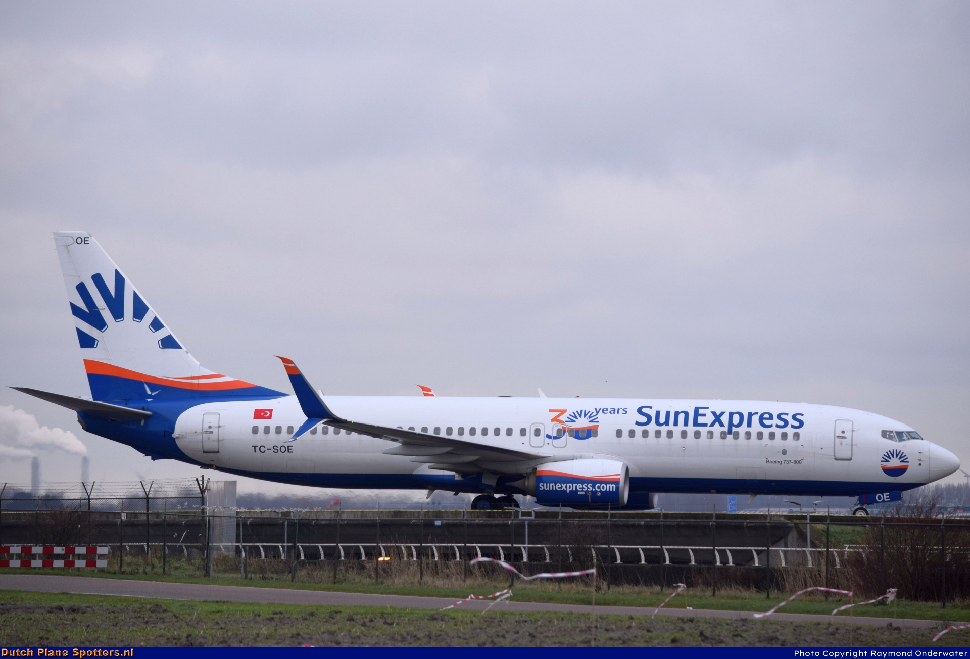 TC-SOE Boeing 737-800 SunExpress by Raymond Onderwater