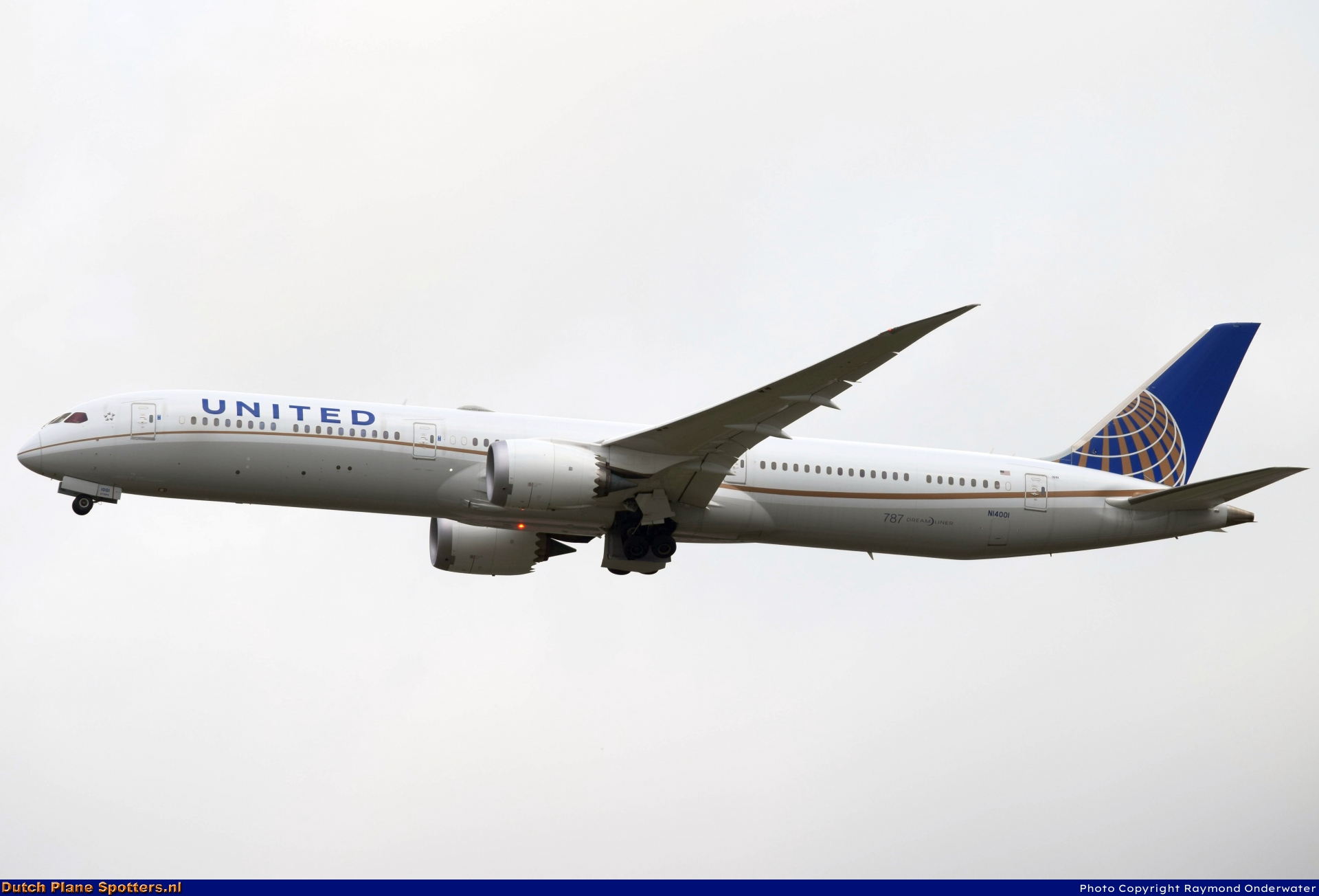 N14001 Boeing 787-10 Dreamliner United Airlines by Raymond Onderwater