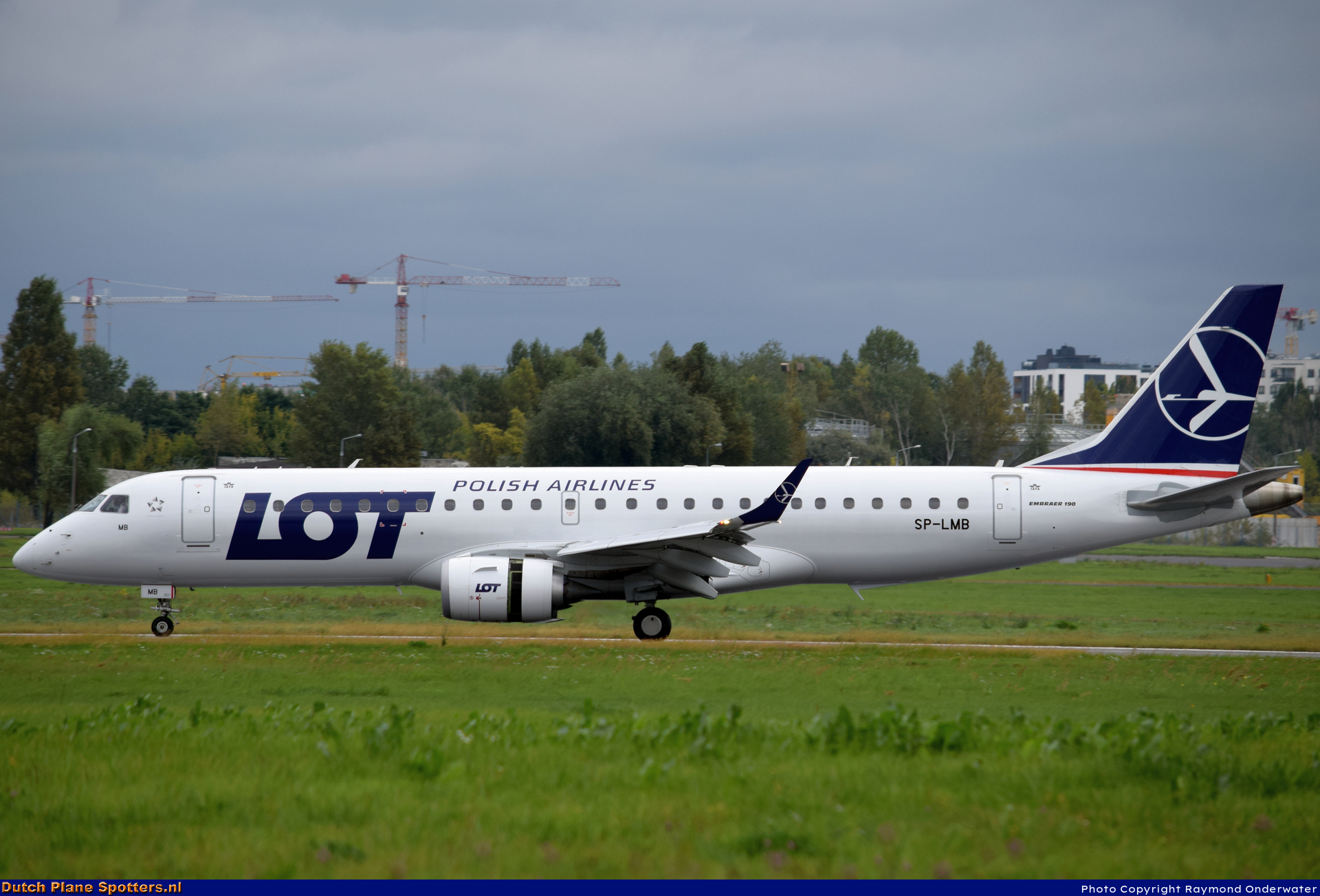 SP-LMB Embraer 190 LOT Polish Airlines by Raymond Onderwater