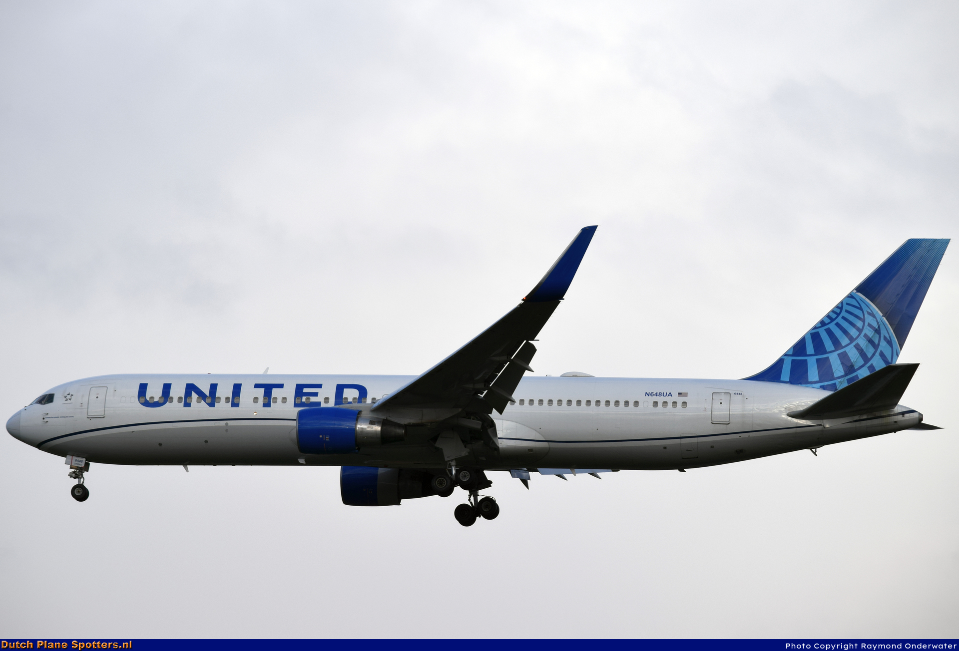 N648UA Boeing 767-300 United Airlines by Raymond Onderwater