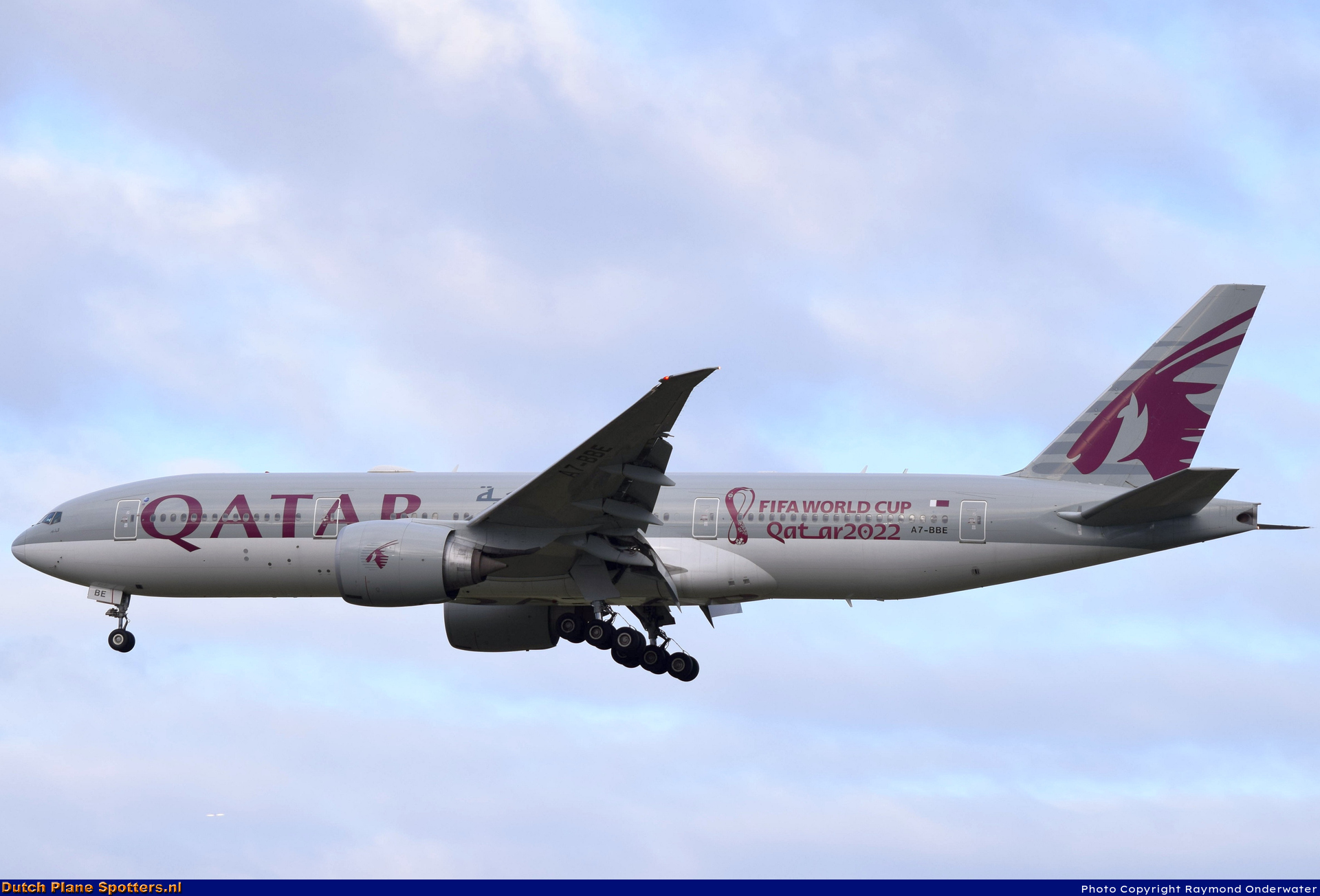 A7-BBE Boeing 777-200 Qatar Airways by Raymond Onderwater