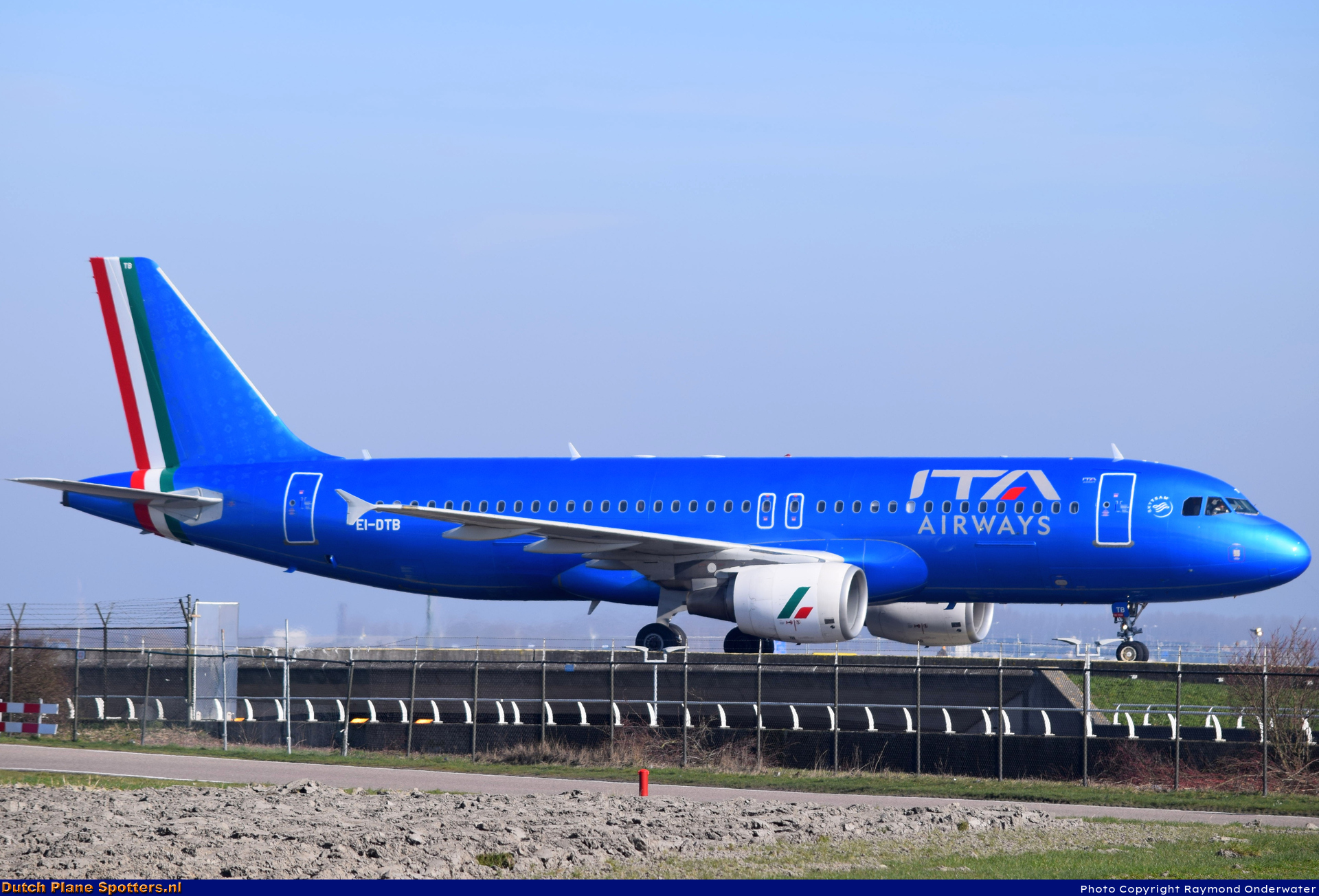 EI-DTB Airbus A320 ITA Airways by Raymond Onderwater