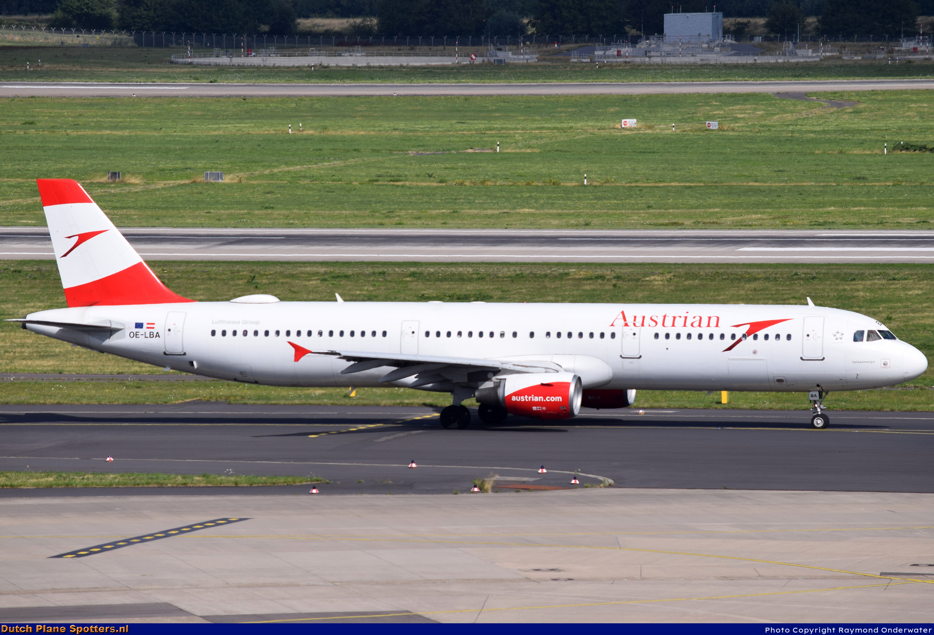 OE-LBA Airbus A321 Austrian Airlines by Raymond Onderwater