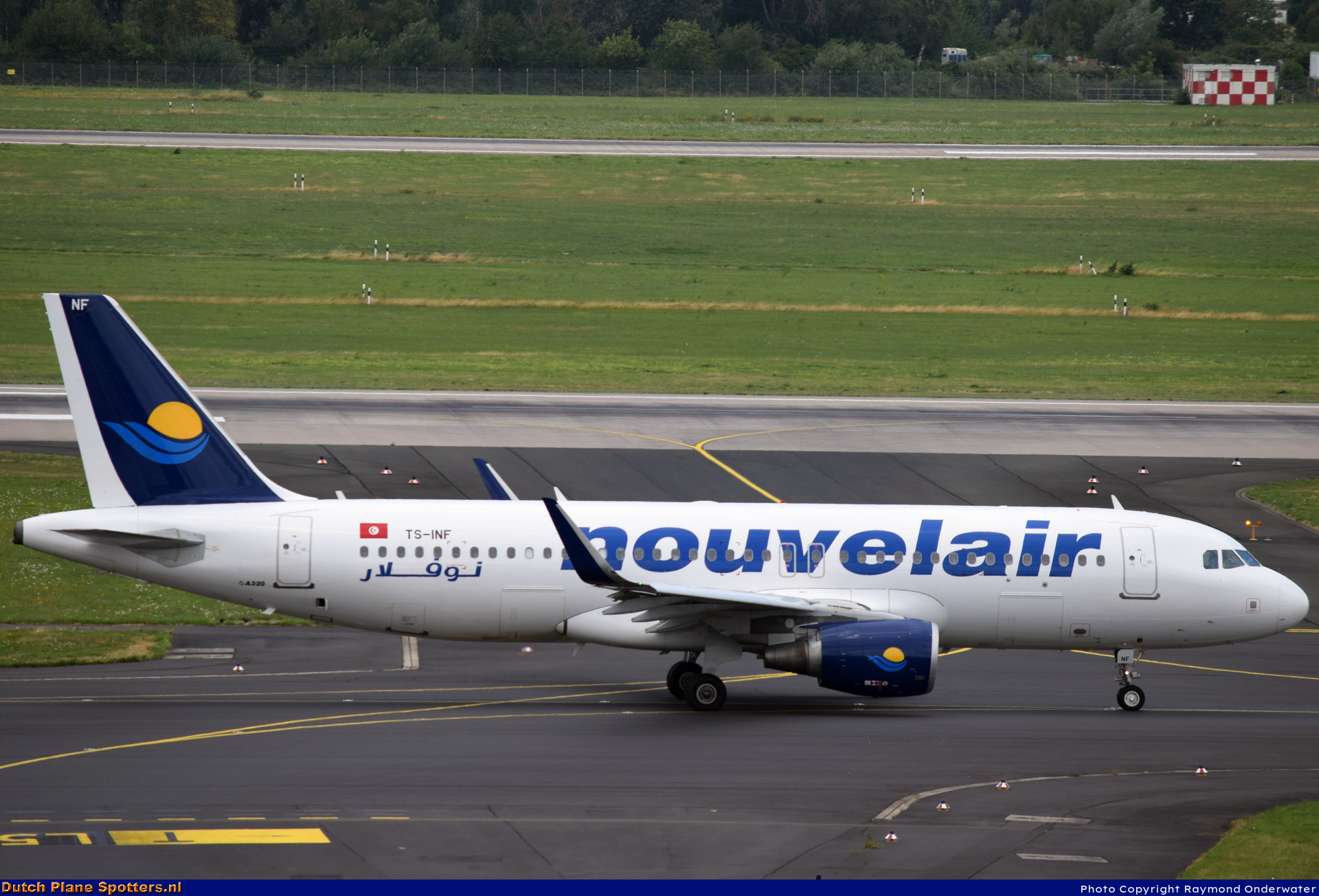 TS-INF Airbus A320 Nouvelair by Raymond Onderwater