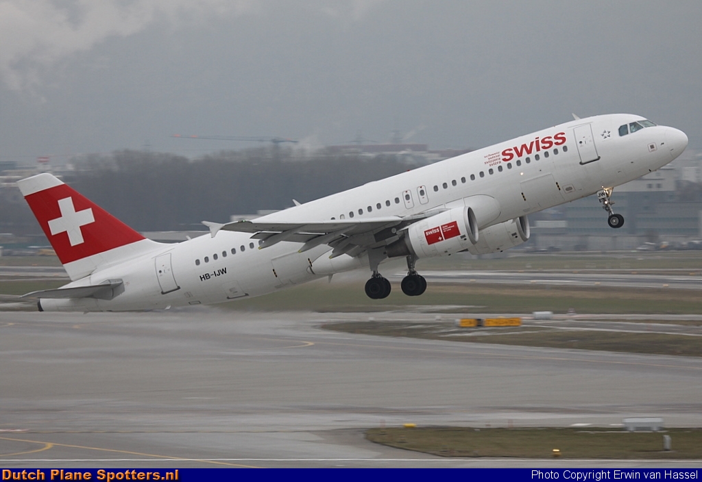 HB-IJW Airbus A320 Swiss International Air Lines by Erwin van Hassel