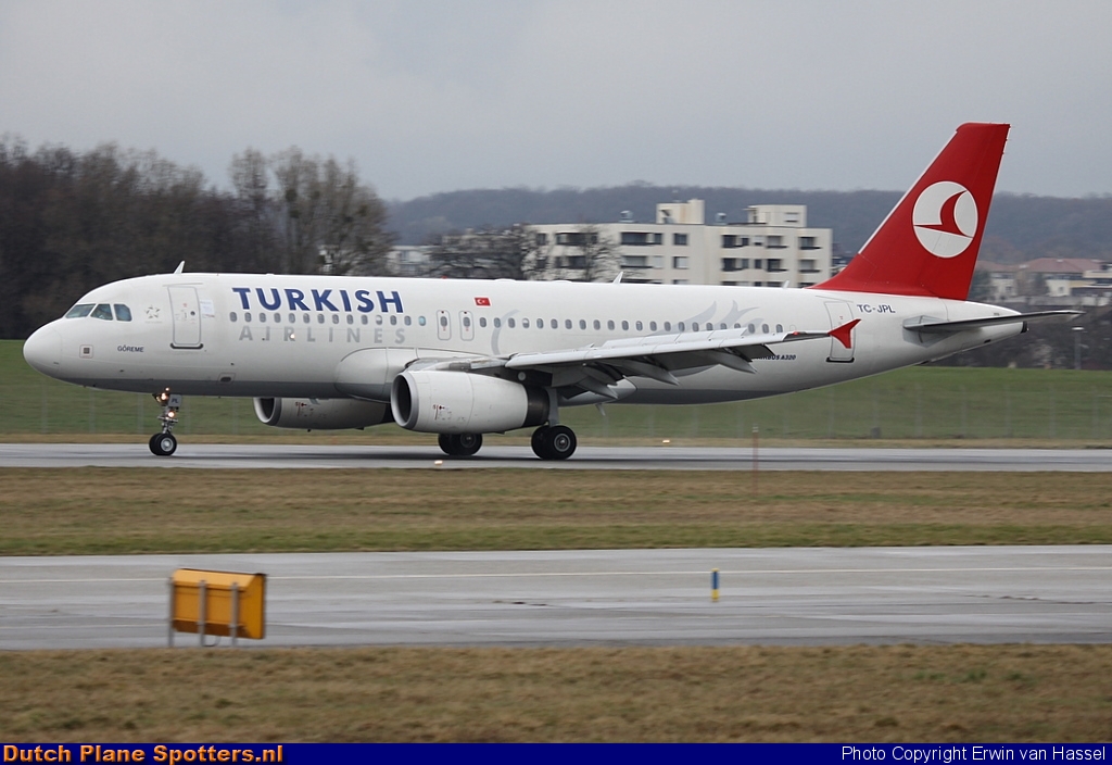 TC-JPL Airbus A320 Turkish Airlines by Erwin van Hassel