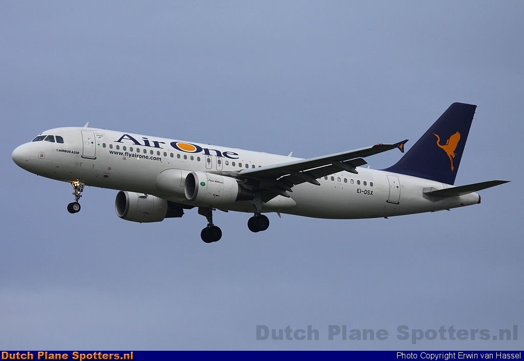 EI-DSX Airbus A320 Air One by Erwin van Hassel