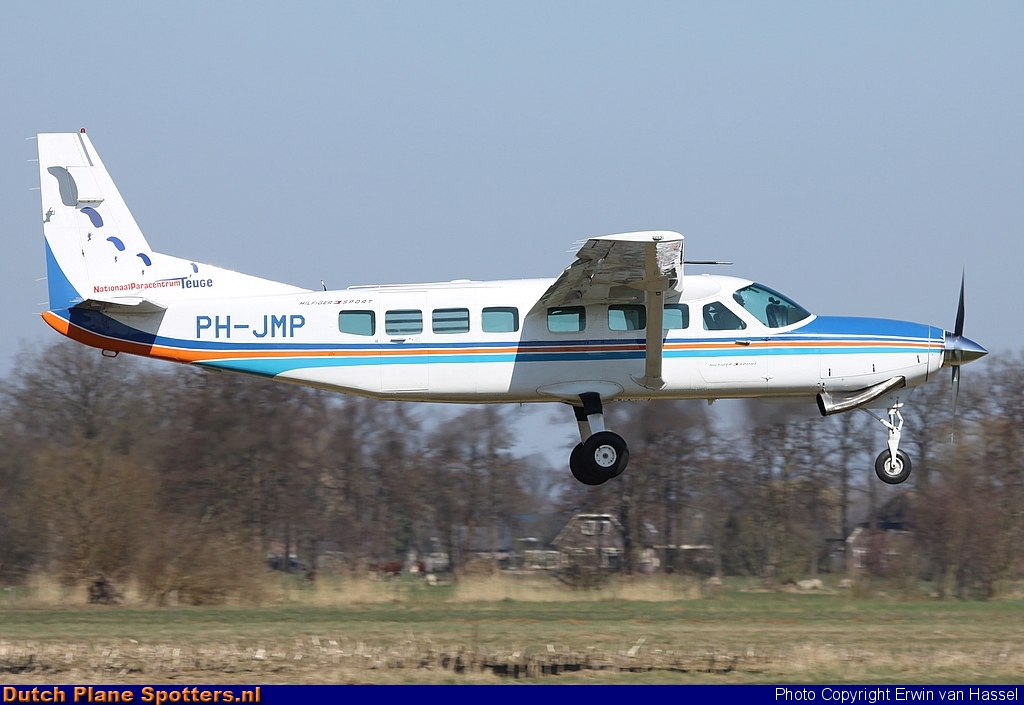 PH-JMP Cessna 208 Super Cargomaster Paracentrum Teuge by Erwin van Hassel