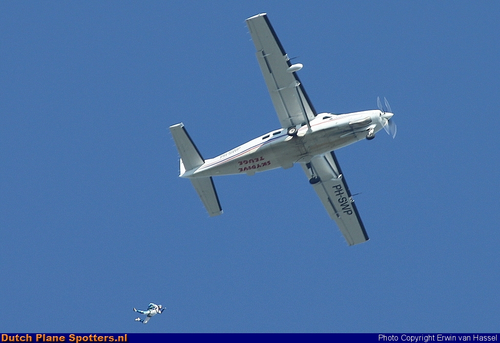 PH-SWP Cessna 208 Super Cargomaster Paracentrum Teuge by Erwin van Hassel