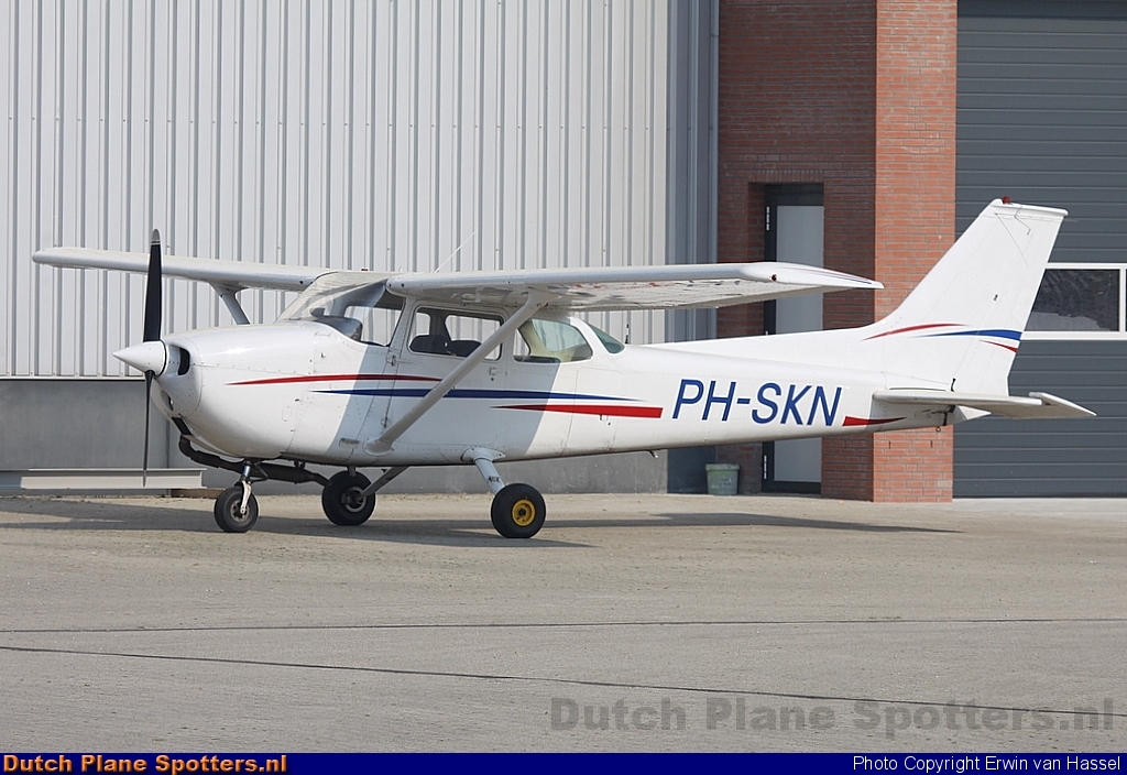 PH-SKN Cessna 172 Skyhawk Private by Erwin van Hassel