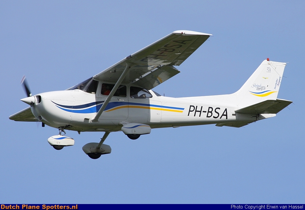 PH-BSA Cessna 172 Skyhawk Private by Erwin van Hassel