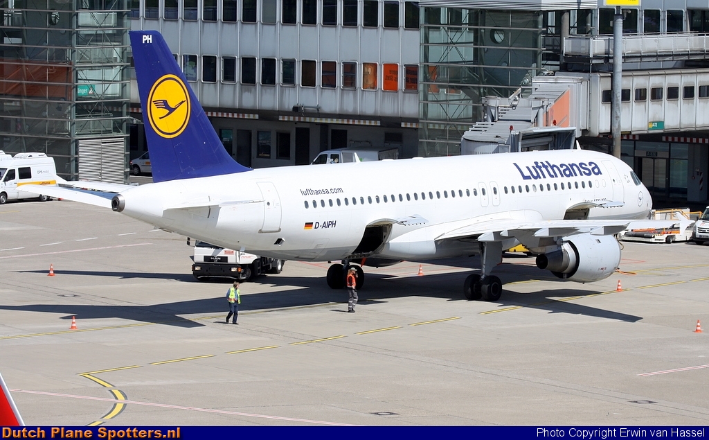 D-AIPH Airbus A320 Lufthansa by Erwin van Hassel
