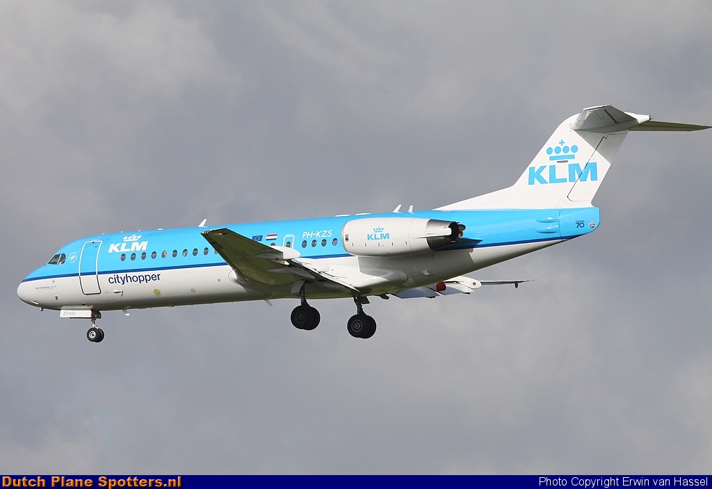 PH-KZS Fokker 70 KLM Cityhopper by Erwin van Hassel