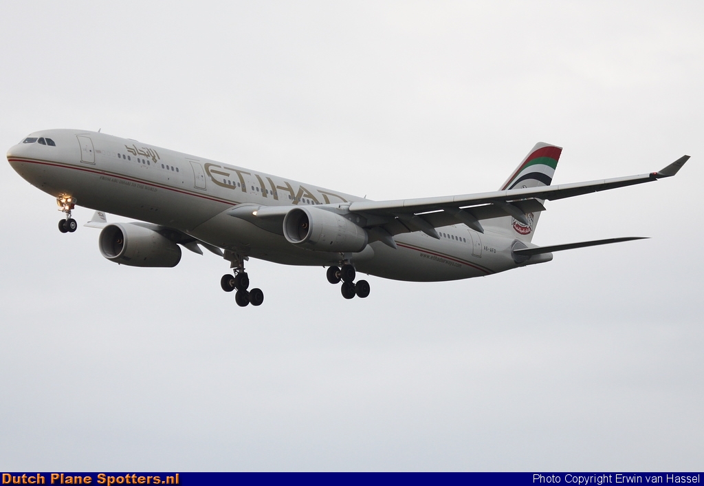 A6-AFD Airbus A330-300 Etihad by Erwin van Hassel
