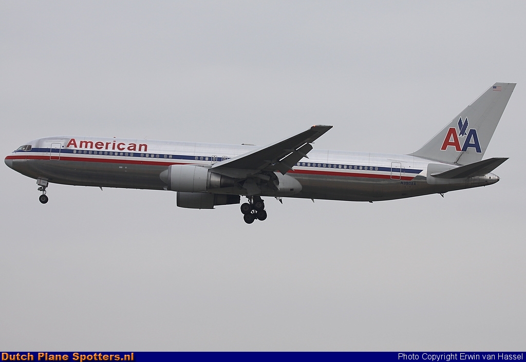 N390AA Boeing 767-300 American Airlines by Erwin van Hassel