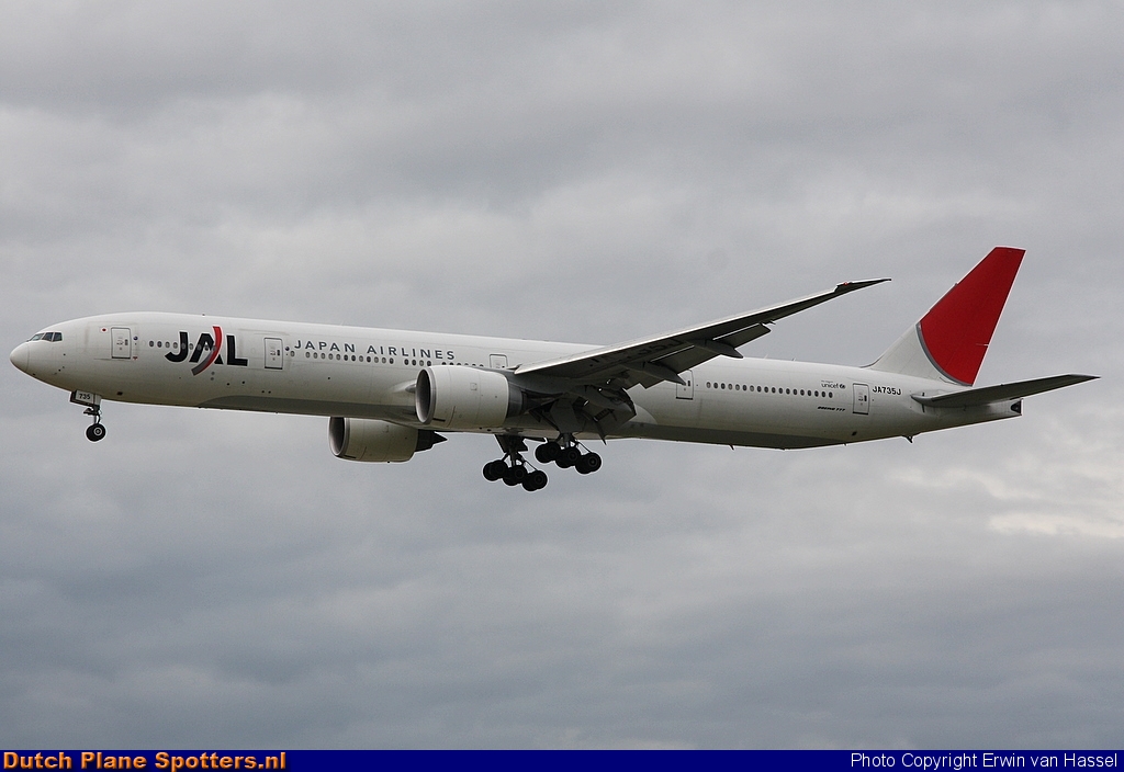 JA733J Boeing 777-300 JAL - Japan Airlines by Erwin van Hassel