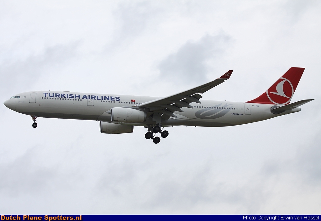 TC-JNJ Airbus A330-300 Turkish Airlines by Erwin van Hassel