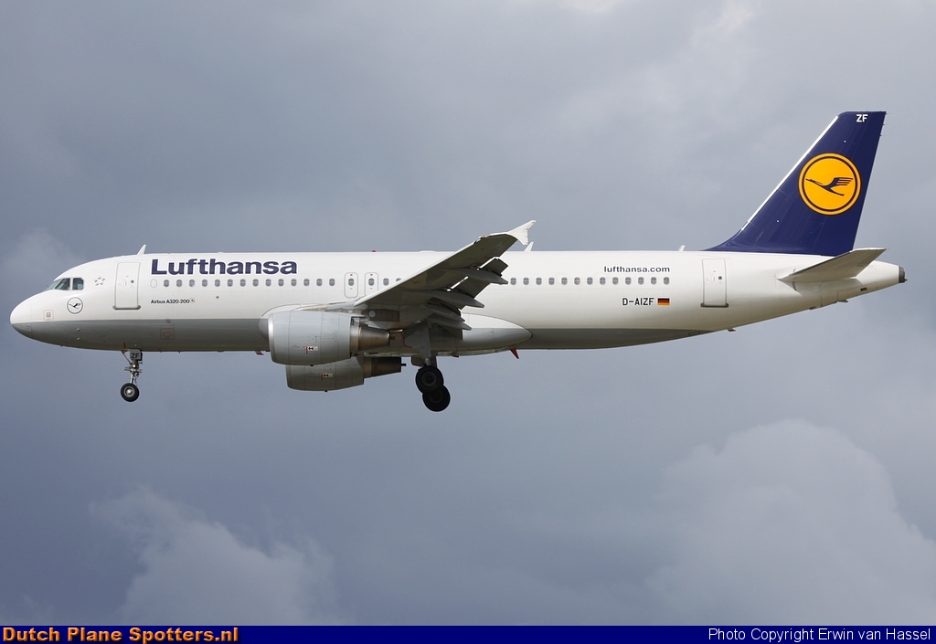 D-AIZF Airbus A320 Lufthansa by Erwin van Hassel