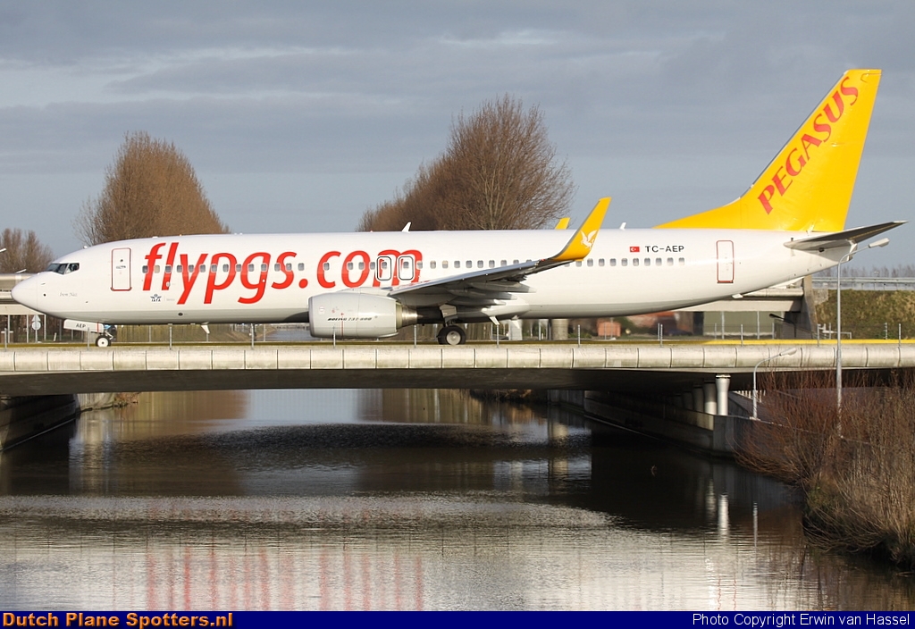 TC-AEP Boeing 737-800 Pegasus by Erwin van Hassel