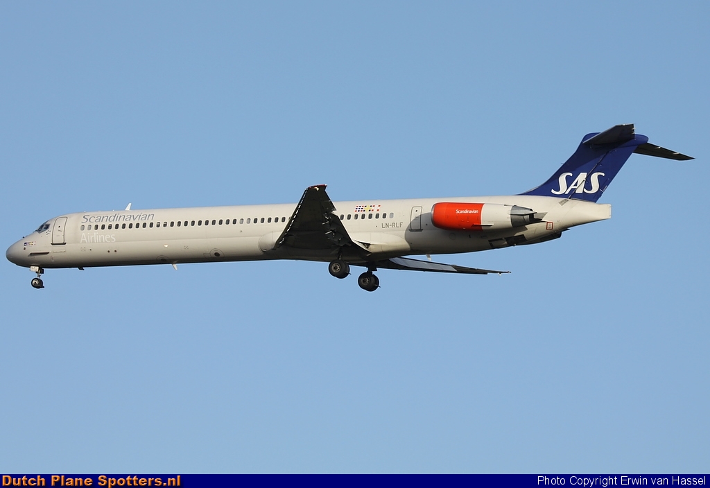 LN-RLF McDonnell Douglas MD-82 SAS Scandinavian Airlines by Erwin van Hassel