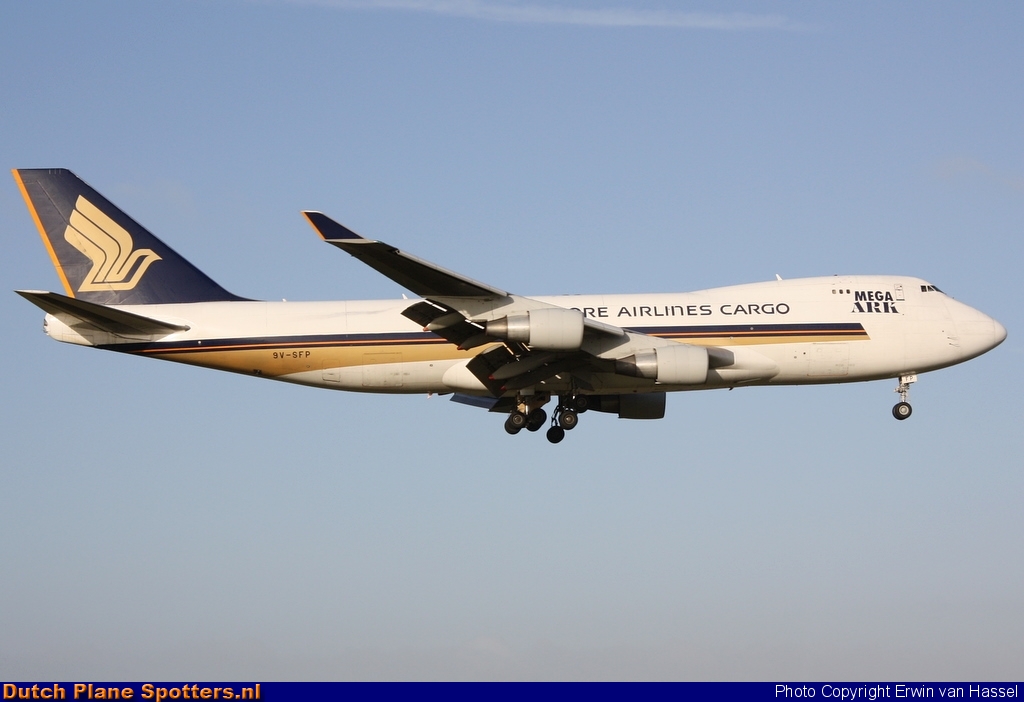 9V-SFP Boeing 747-400 Singapore Airlines Cargo by Erwin van Hassel