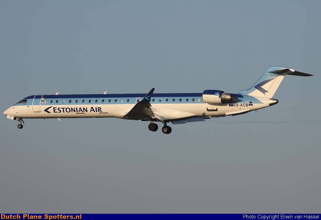 ES-ACB Bombardier Canadair CRJ900 Estonian Air by Erwin van Hassel