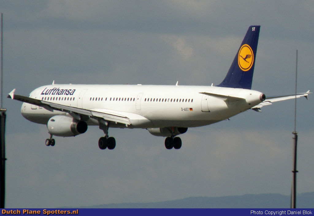 D-AIST Airbus A321 Lufthansa by Daniel Blok