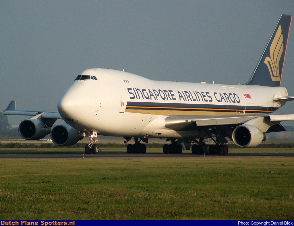9V-SFK Boeing 747-400 Singapore Airlines Cargo by Daniel Blok