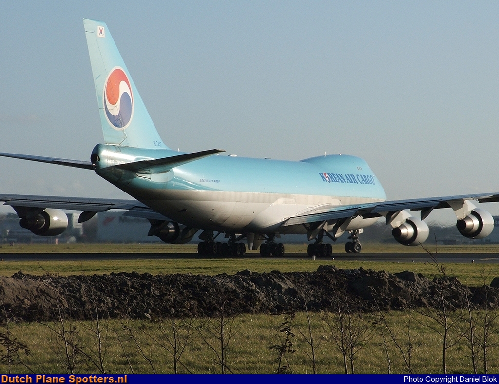 HL7437 Boeing 747-400 Korean Air Cargo by Daniel Blok