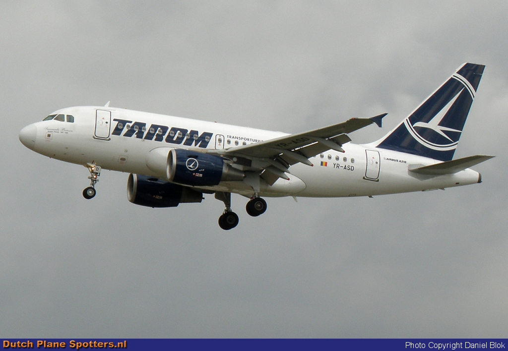 YR-ASD Airbus A318 TAROM by Daniel Blok