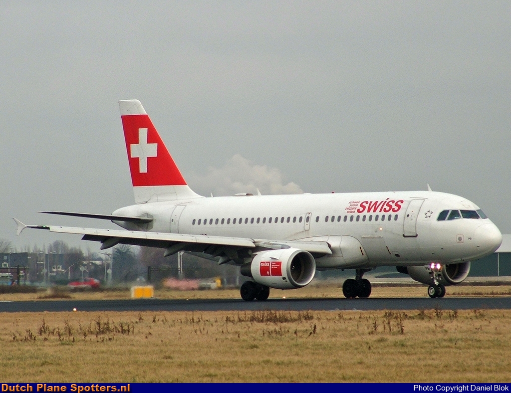 HB-IPS Airbus A320 Swiss International Air Lines by Daniel Blok