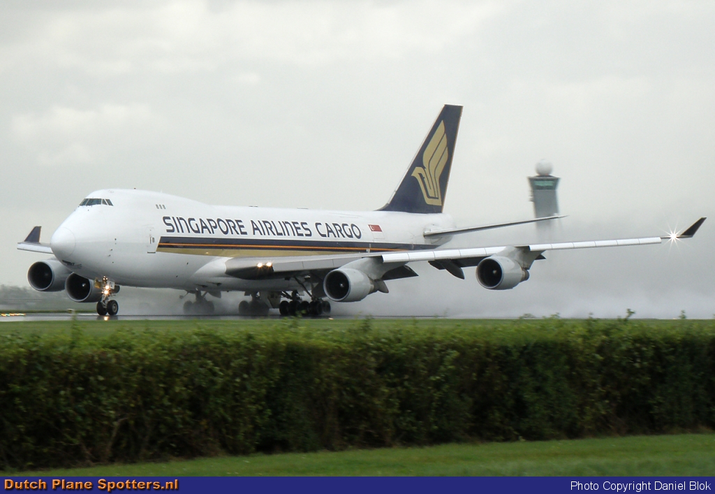 9V-SFL Boeing 747-400 Singapore Airlines Cargo by Daniel Blok
