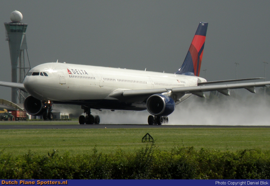 N818NW Airbus A330-300 Delta Airlines by Daniel Blok