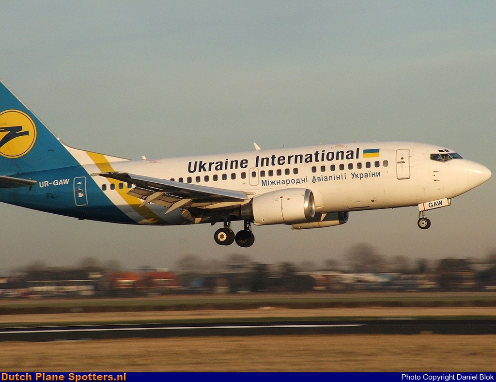UR-GAW Boeing 737-500 Ukraine International Airlines by Daniel Blok