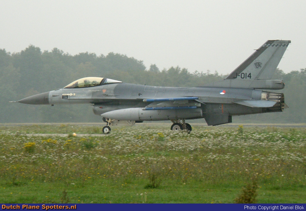 J-014 General Dynamics F-16 Fighting Falcon MIL - Dutch Royal Air Force by Daniel Blok