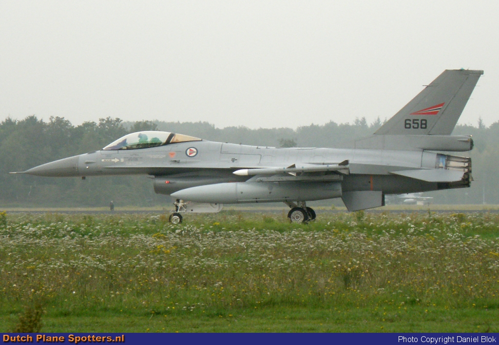 658 General Dynamics F-16 Fighting Falcon MIL - Norway Royal Air Force by Daniel Blok
