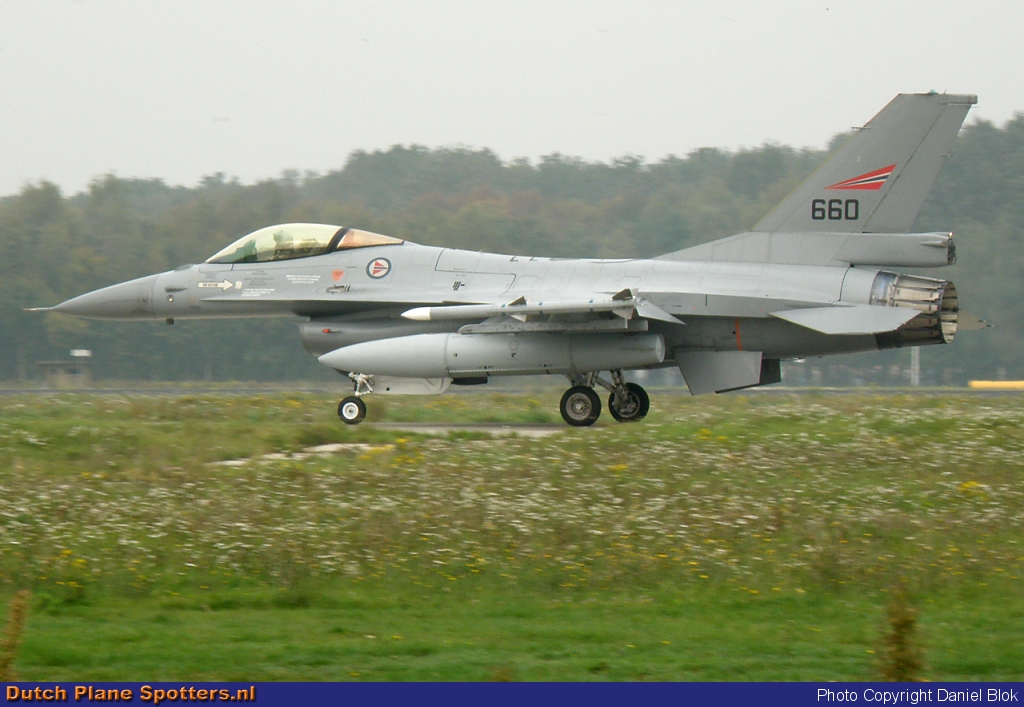 660 General Dynamics F-16 Fighting Falcon MIL - Norway Royal Air Force by Daniel Blok