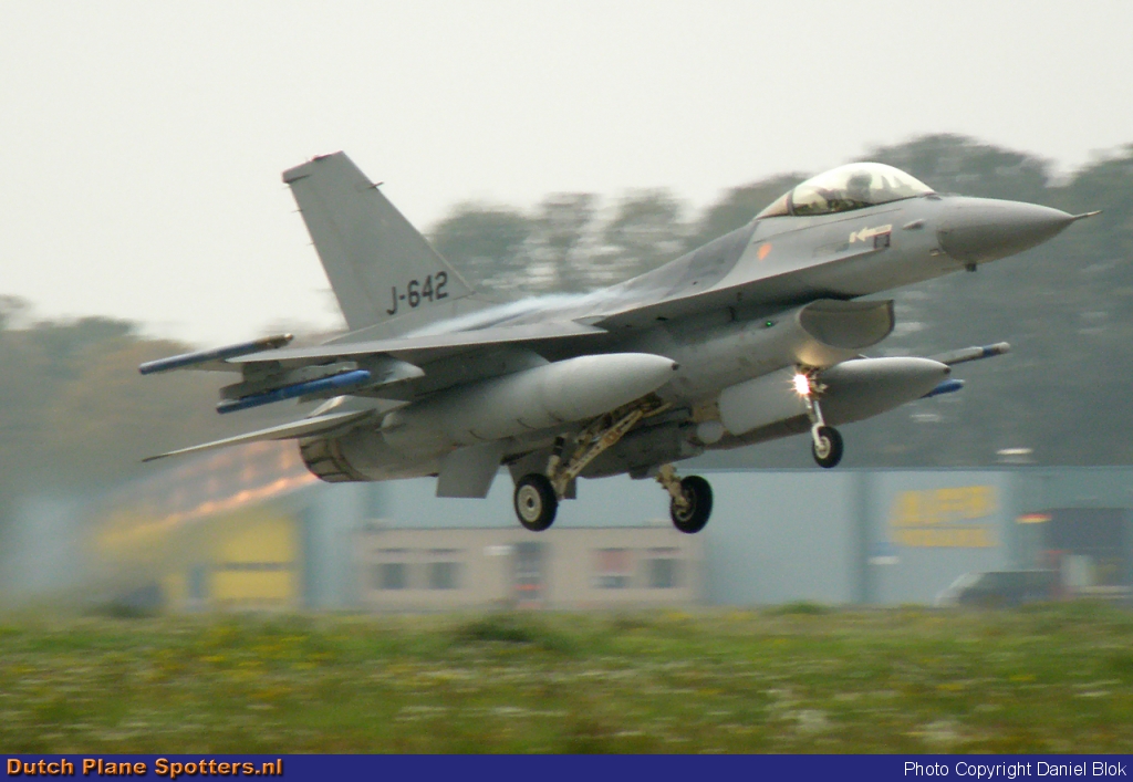 J-642 General Dynamics F-16 Fighting Falcon MIL - Dutch Royal Air Force by Daniel Blok