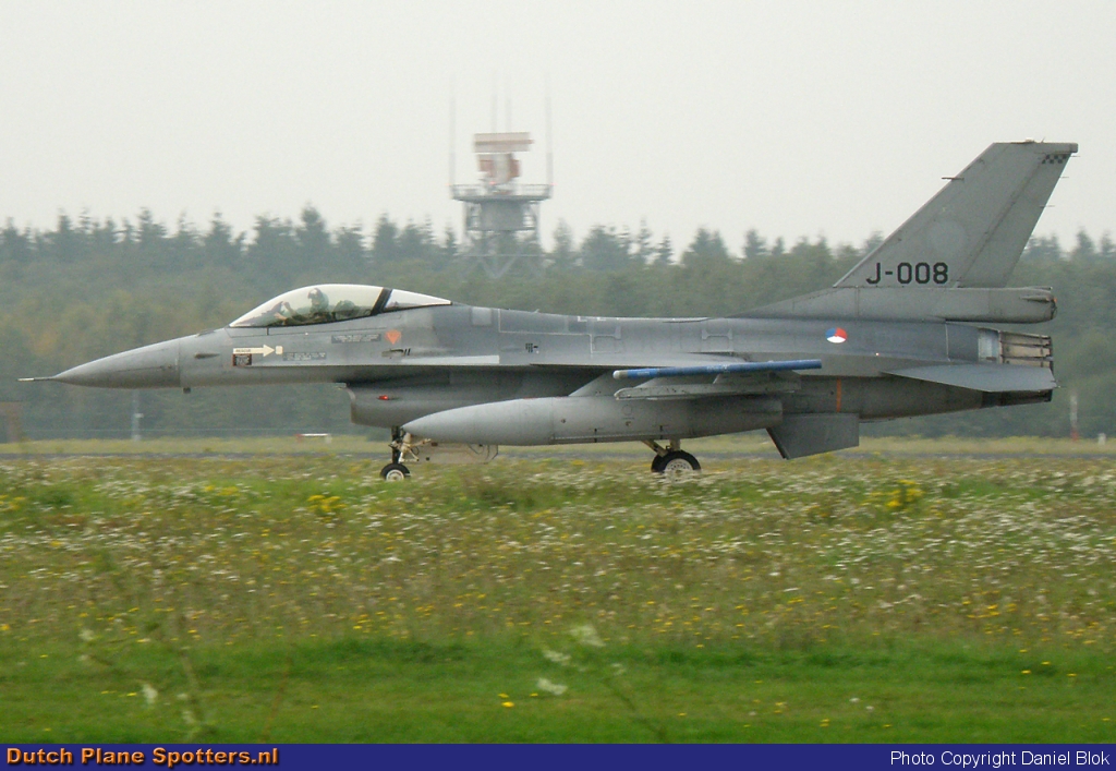 J-008 General Dynamics F-16 Fighting Falcon MIL - Dutch Royal Air Force by Daniel Blok