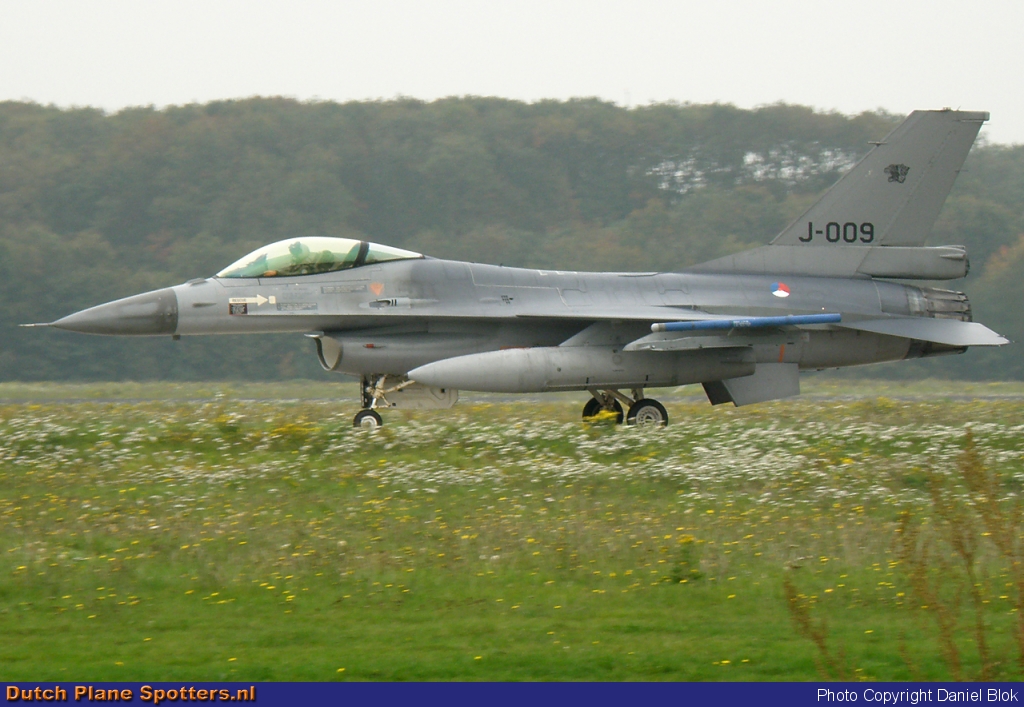 J-009 General Dynamics F-16 Fighting Falcon MIL - Dutch Royal Air Force by Daniel Blok
