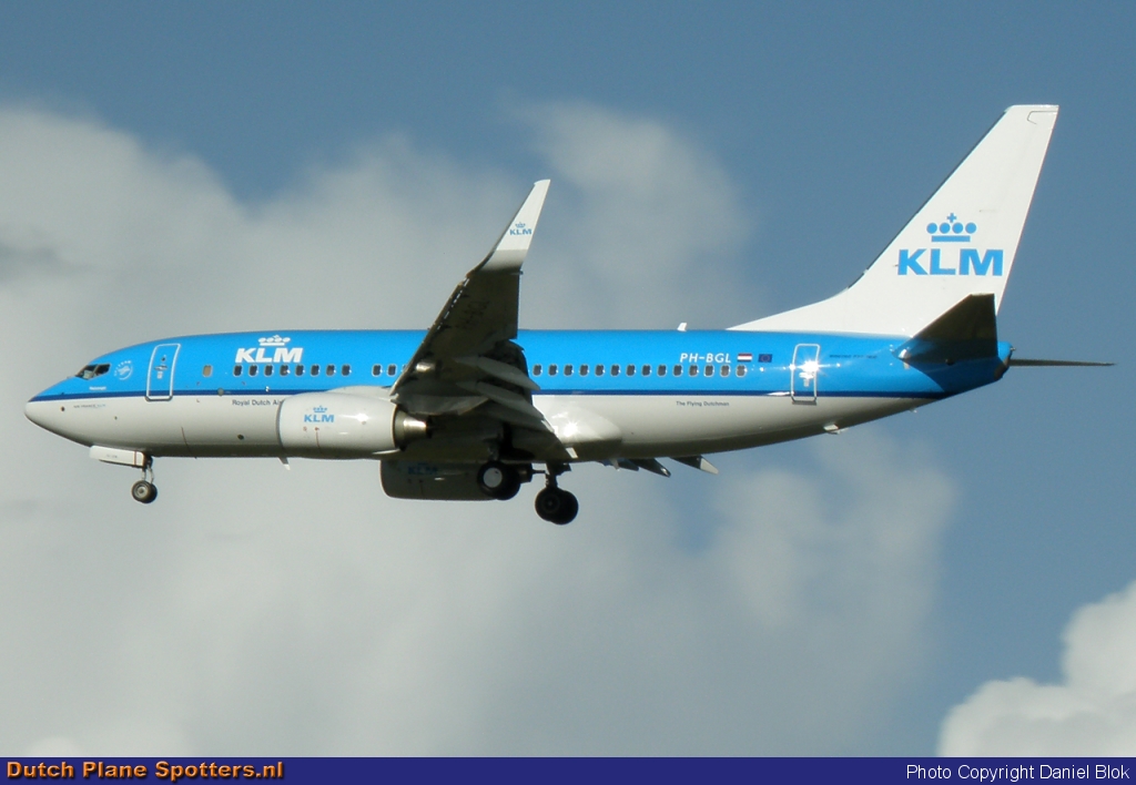 PH-BGL Boeing 737-700 KLM Royal Dutch Airlines by Daniel Blok