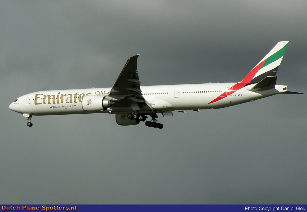 A6-ECO Boeing 777-300 Emirates by Daniel Blok
