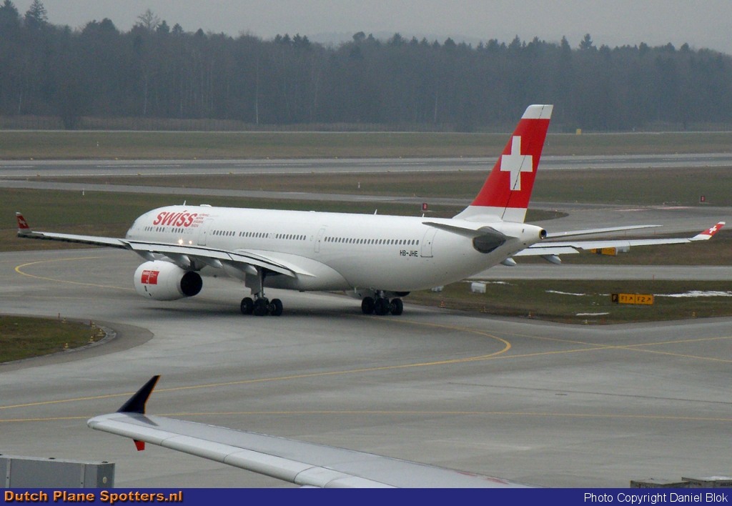 HB-JHE Airbus A330-300 Swiss International Air Lines by Daniel Blok